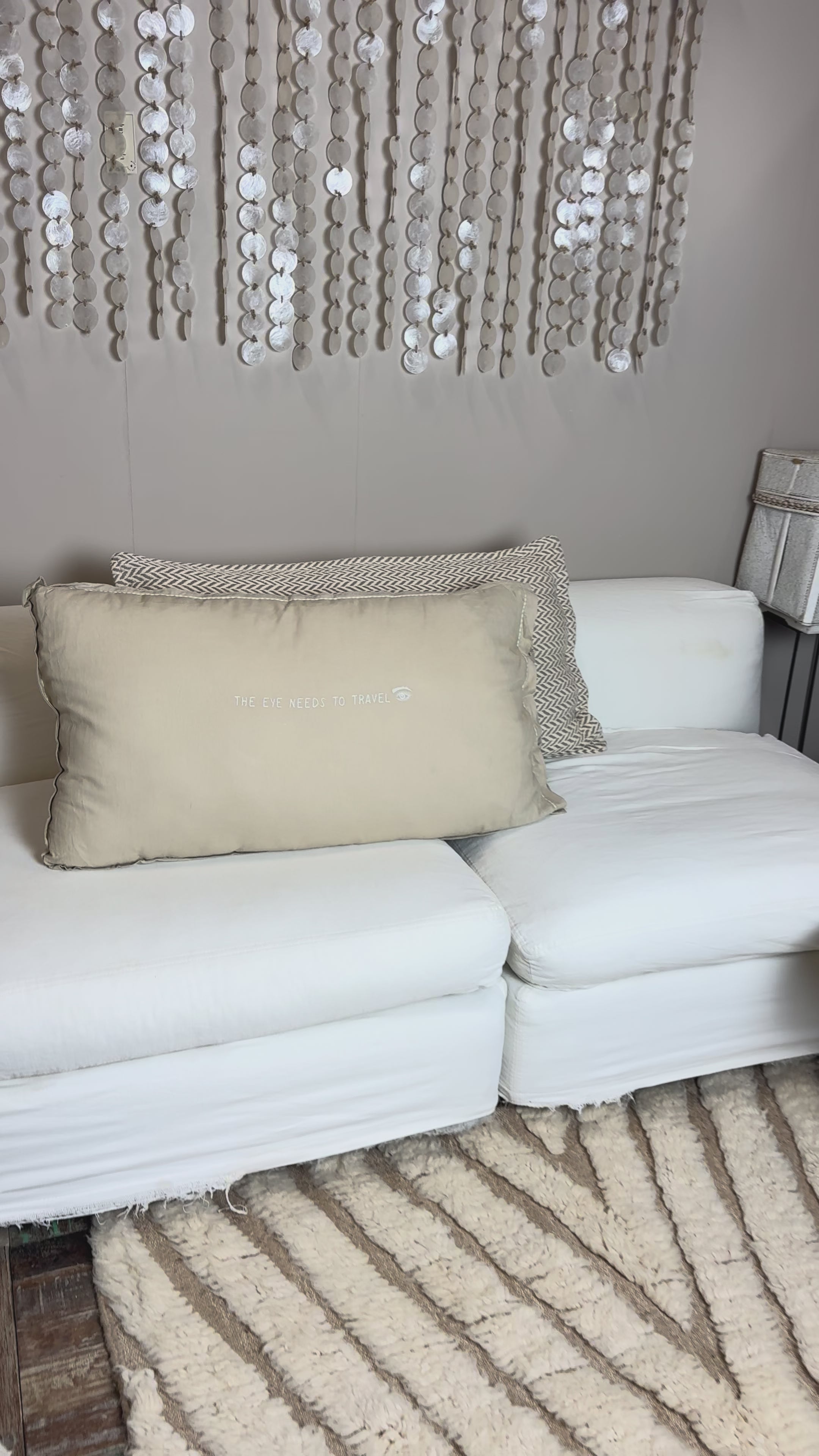 Speel de video af Linnen kussen + binnenvulling | The Eye Needs To Travel | Naturel