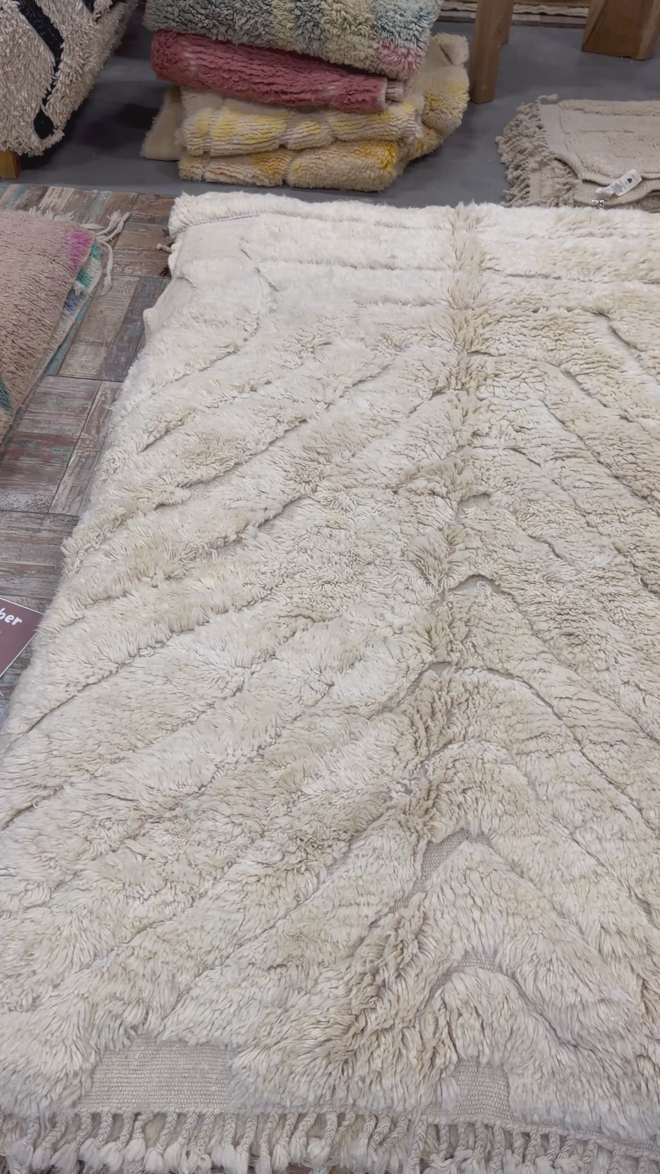 Video laden: Tafraout · Handgeknoopt Wollen Vloerkleed · 234 x 145 cm · Gebroken Wit