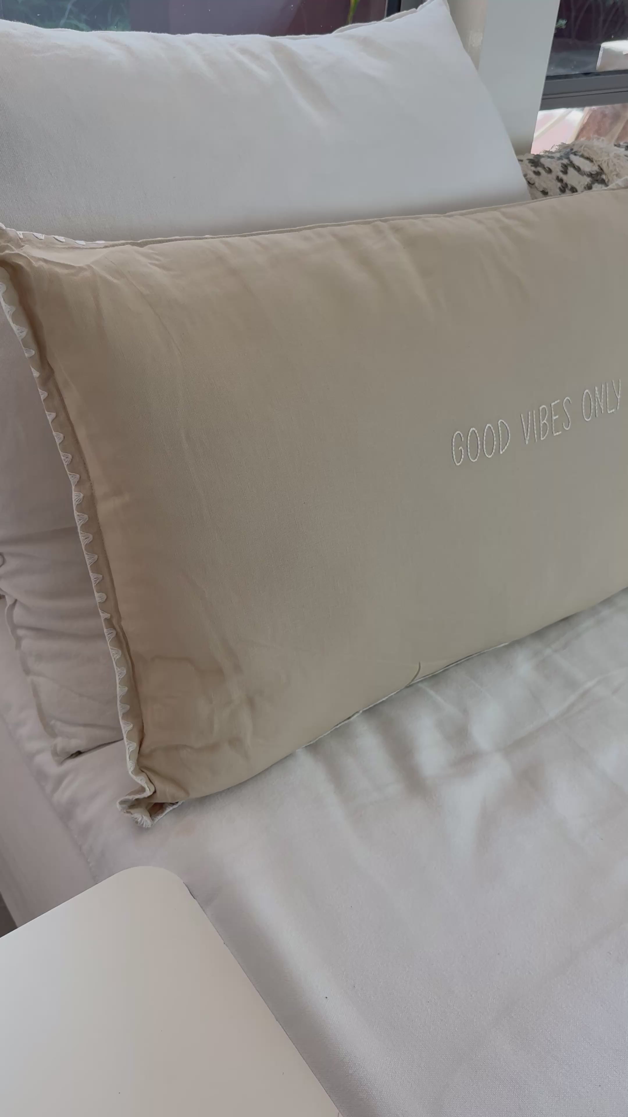 Load video: Linnen Pillow + Filling | Good Vibes Only | Natural