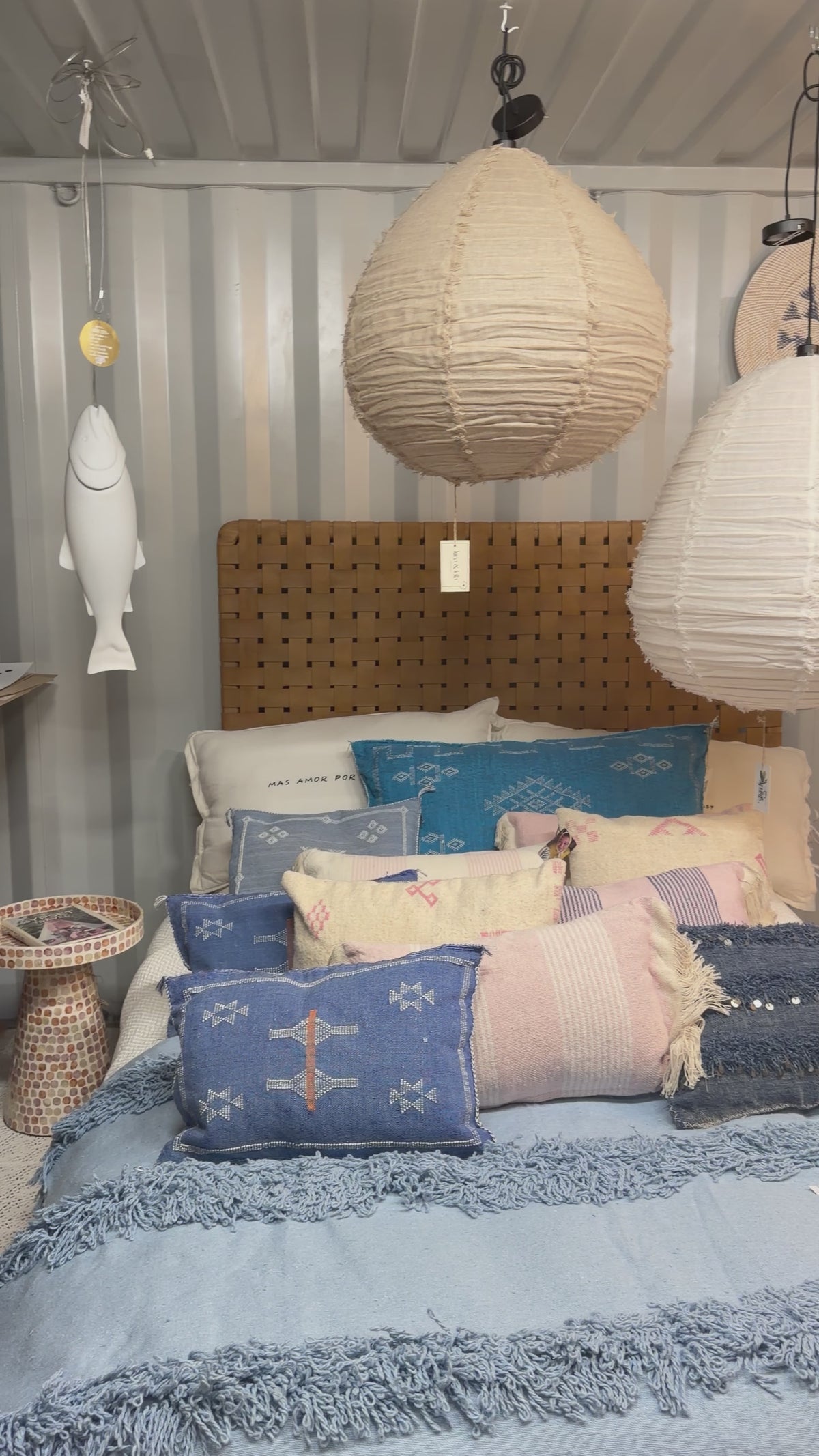 Video laden: Organische vorm lamp - 70 cm - wit linnen