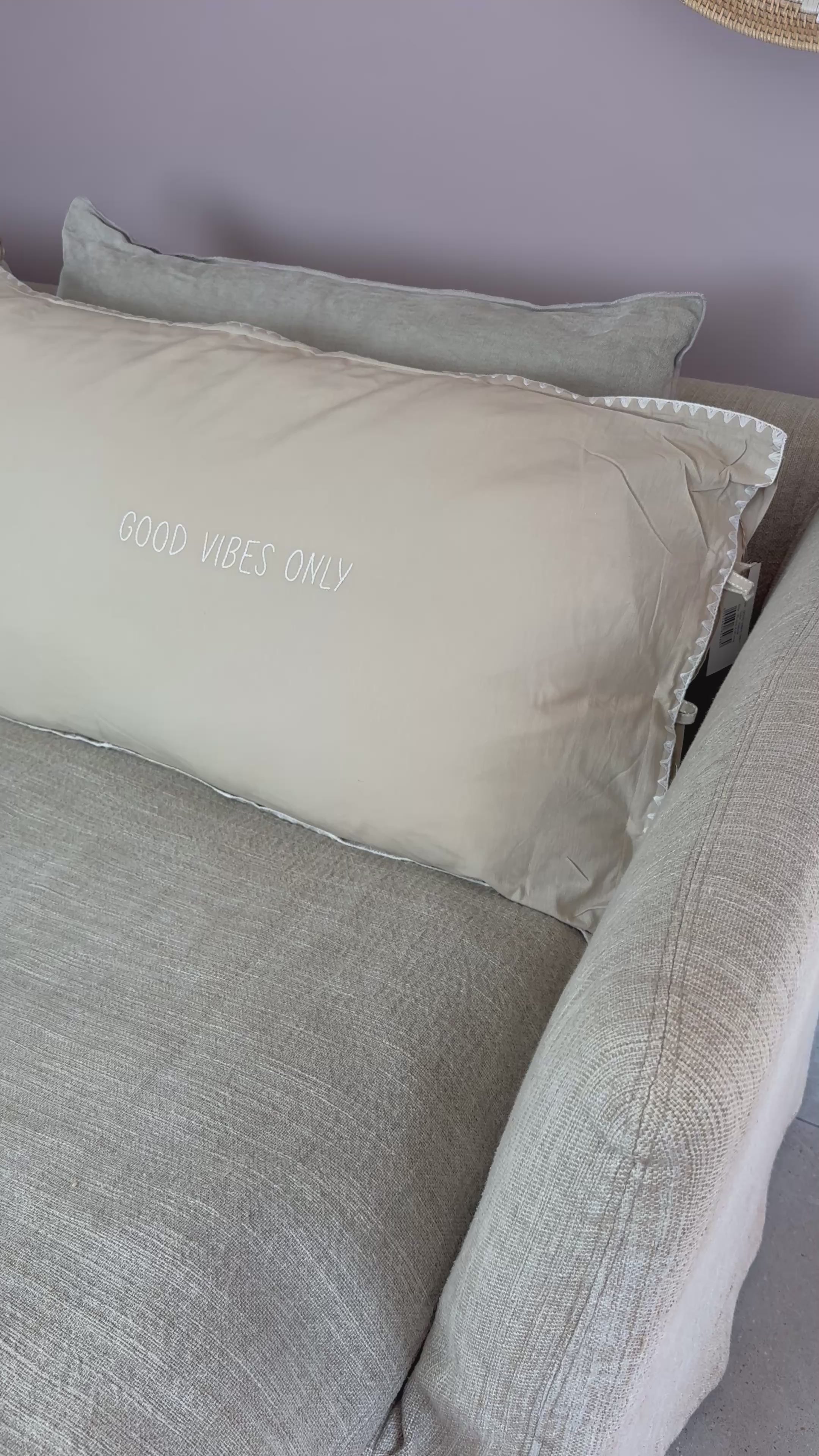 Load video: Linnen Pillow + Filling | Good Vibes Only | Natural