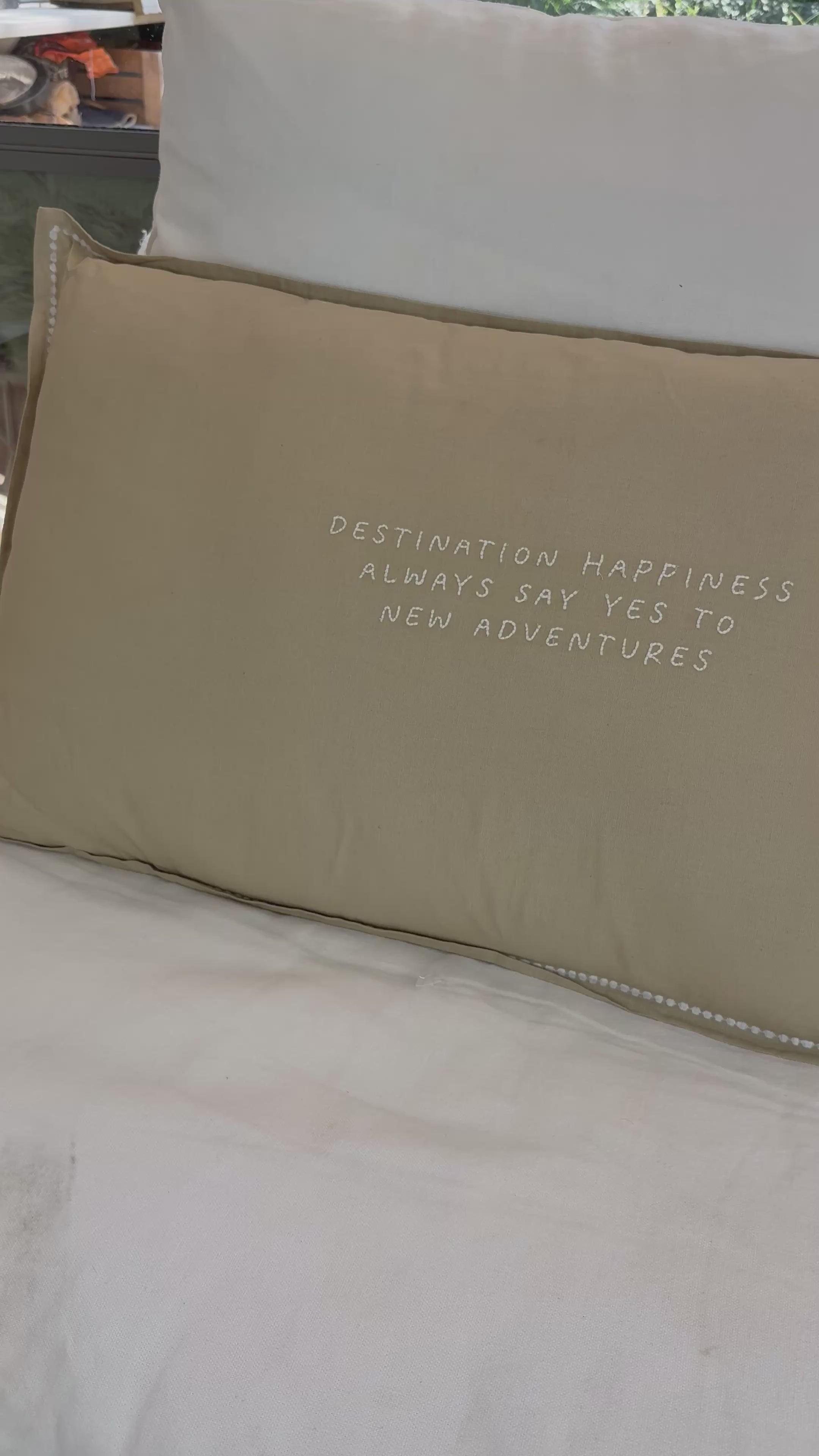 Load video: Linnen Pillow + Filling | Destination Happiness | Natural