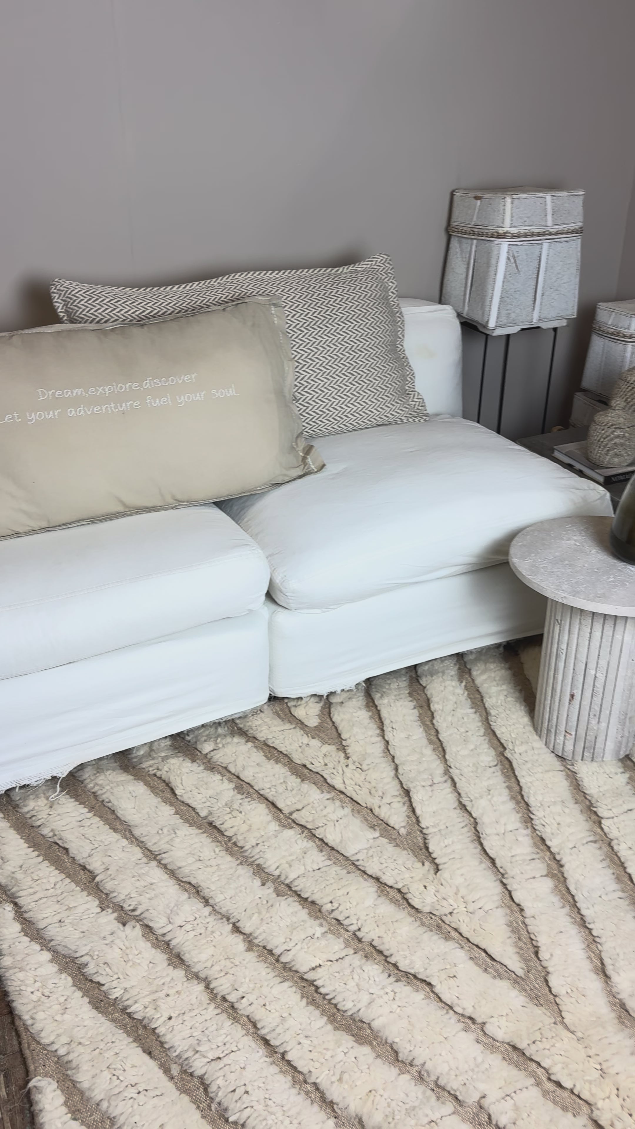 Load video: Linnen Pillow + Filling | Dream Explore Discover | Natural
