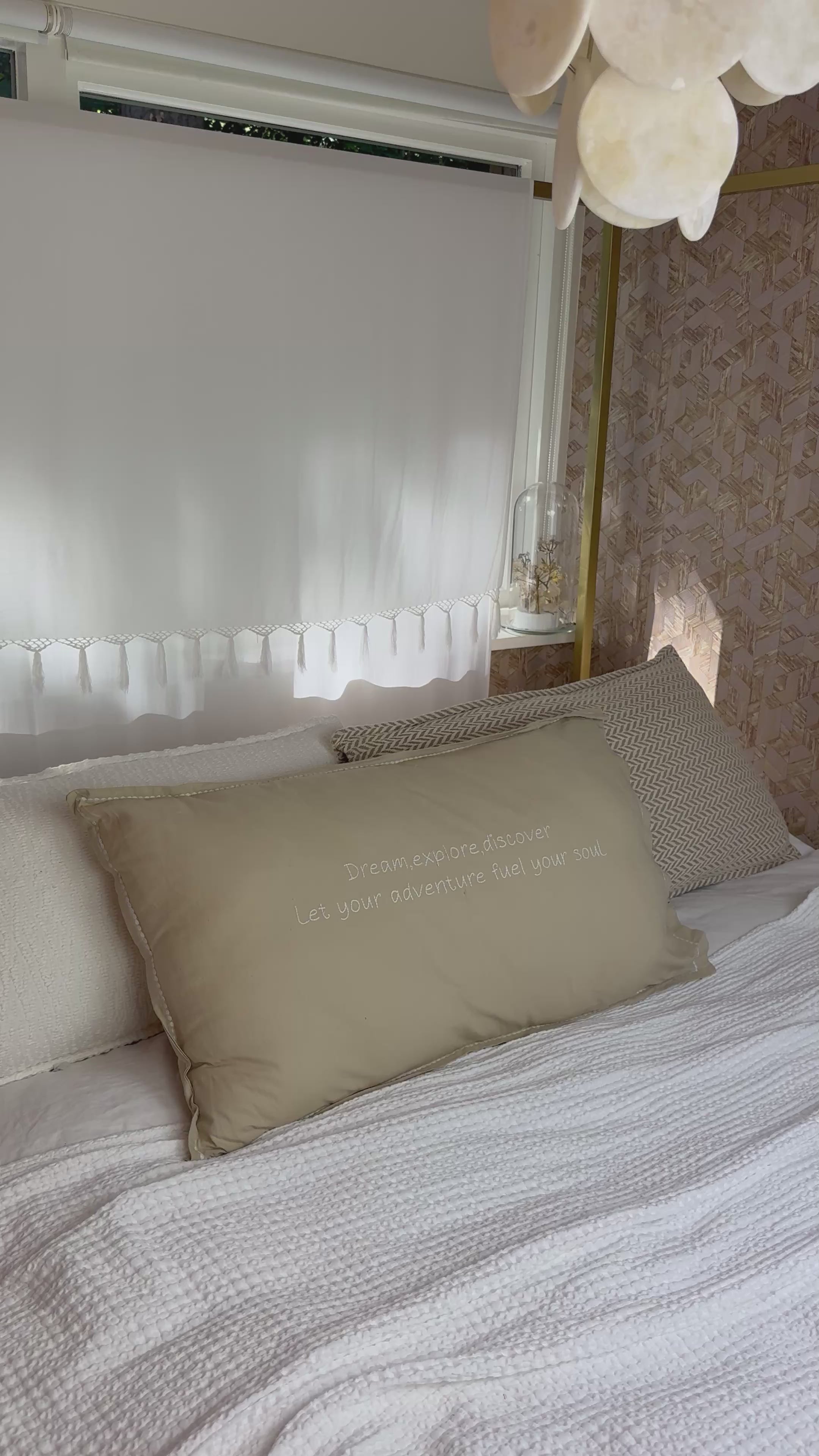 Load video: Linnen Pillow + Filling | Dream Explore Discover | Natural