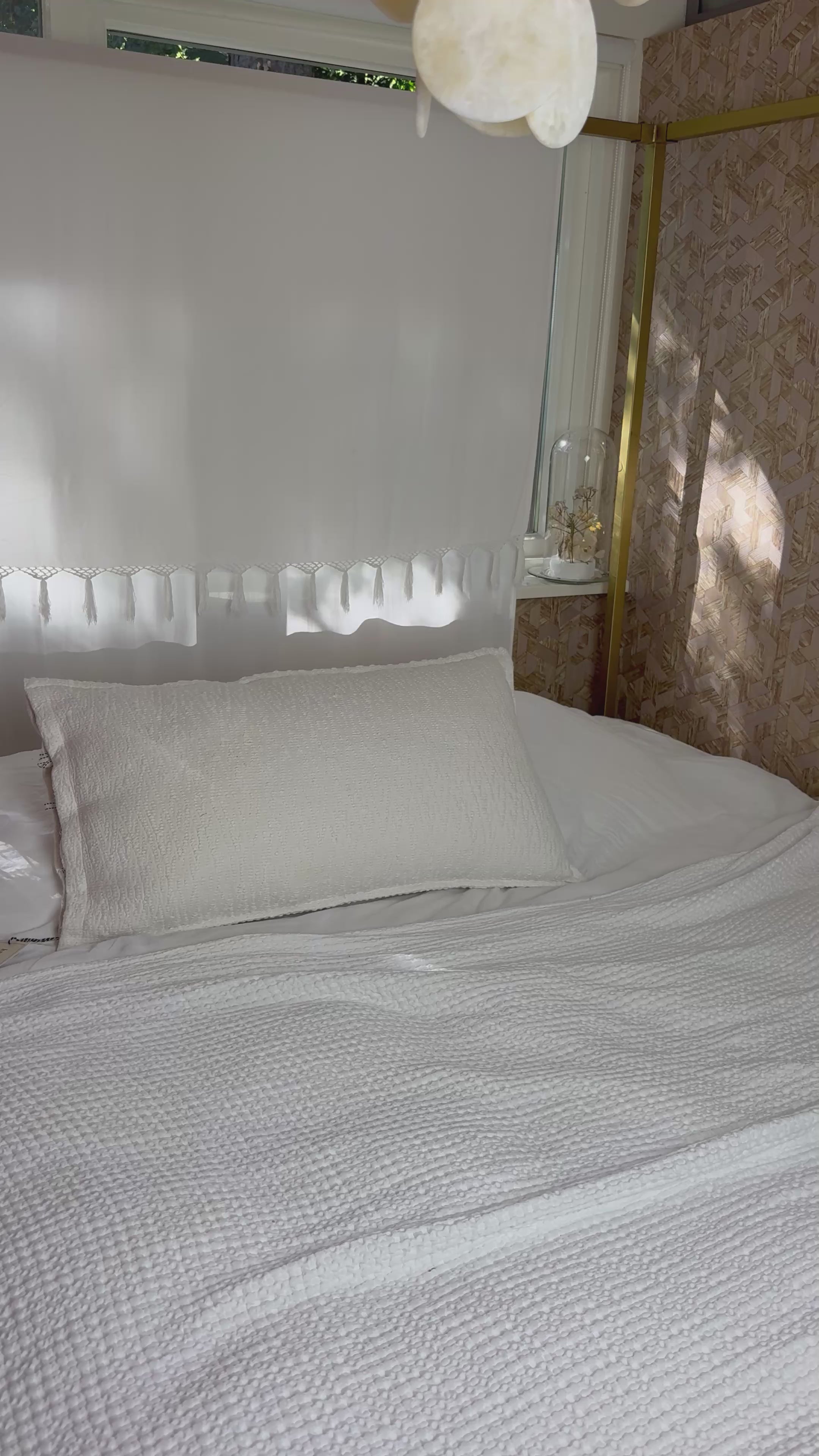 Load video: Linnen Pillow + Filling | Jacquard Zigzag