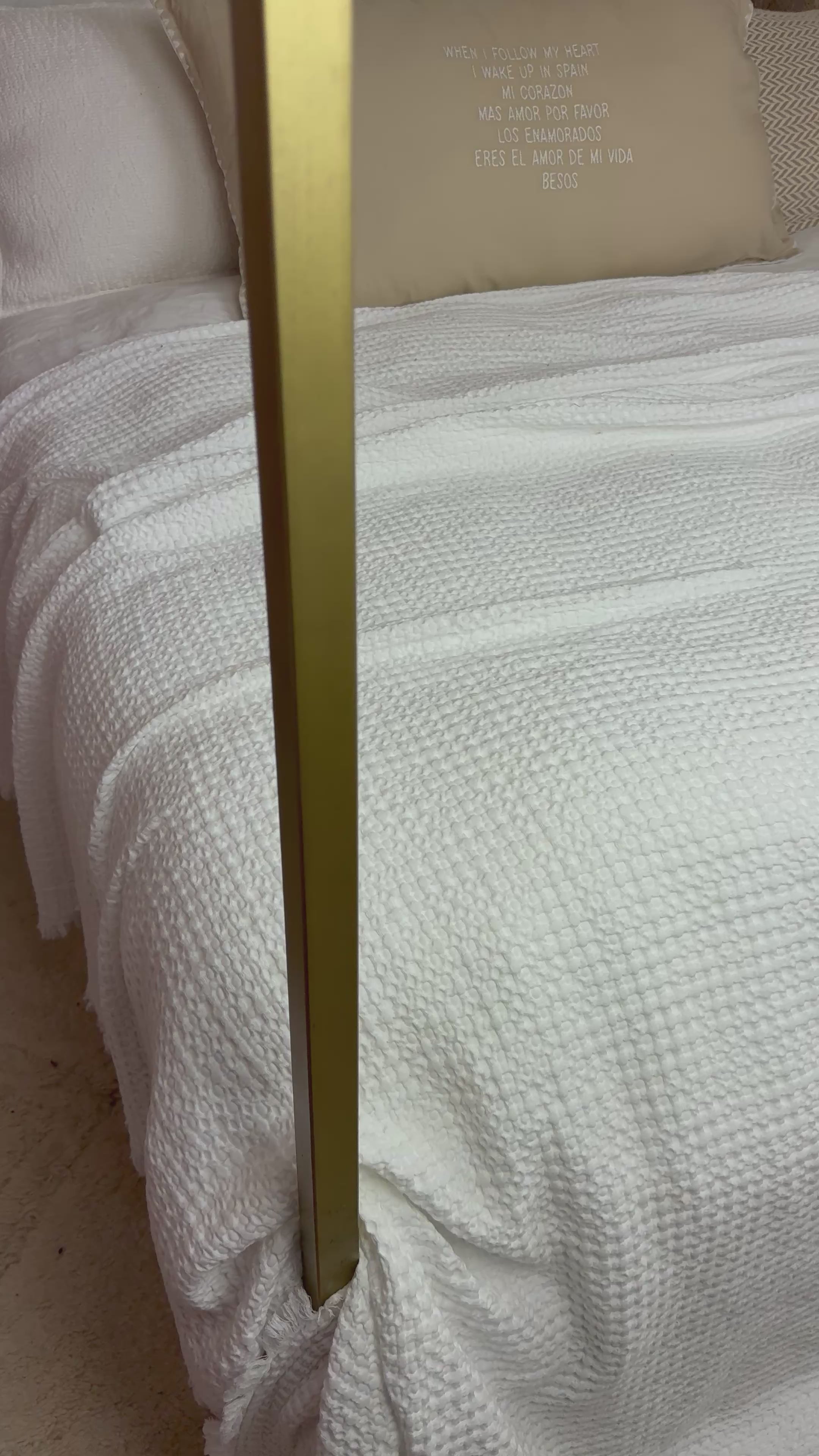 Video laden: Beddensprei 240 x 220 cm - wit - made in Portugal