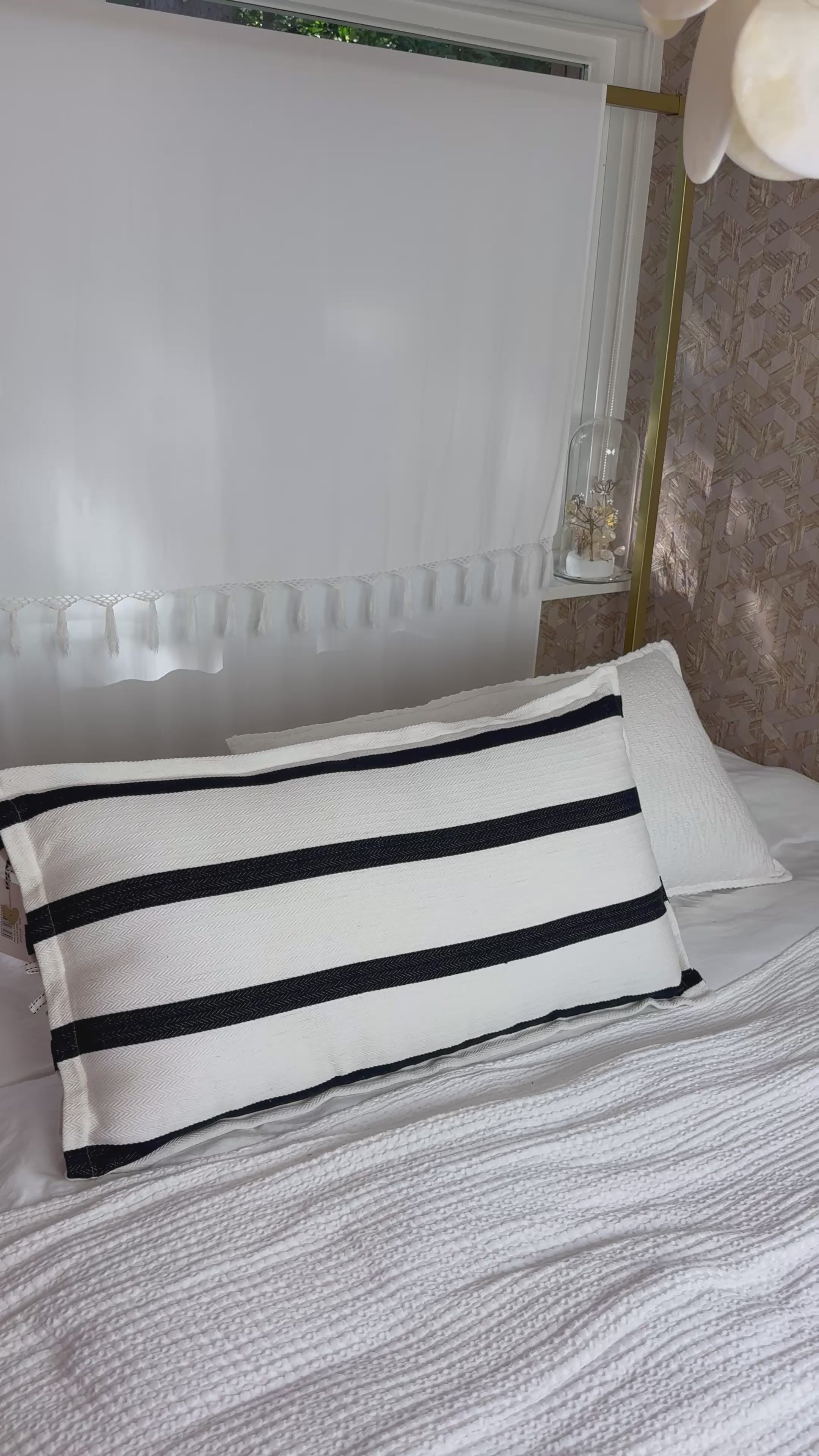 Load video: Linnen Pillow + Filling | Jacquard Striped