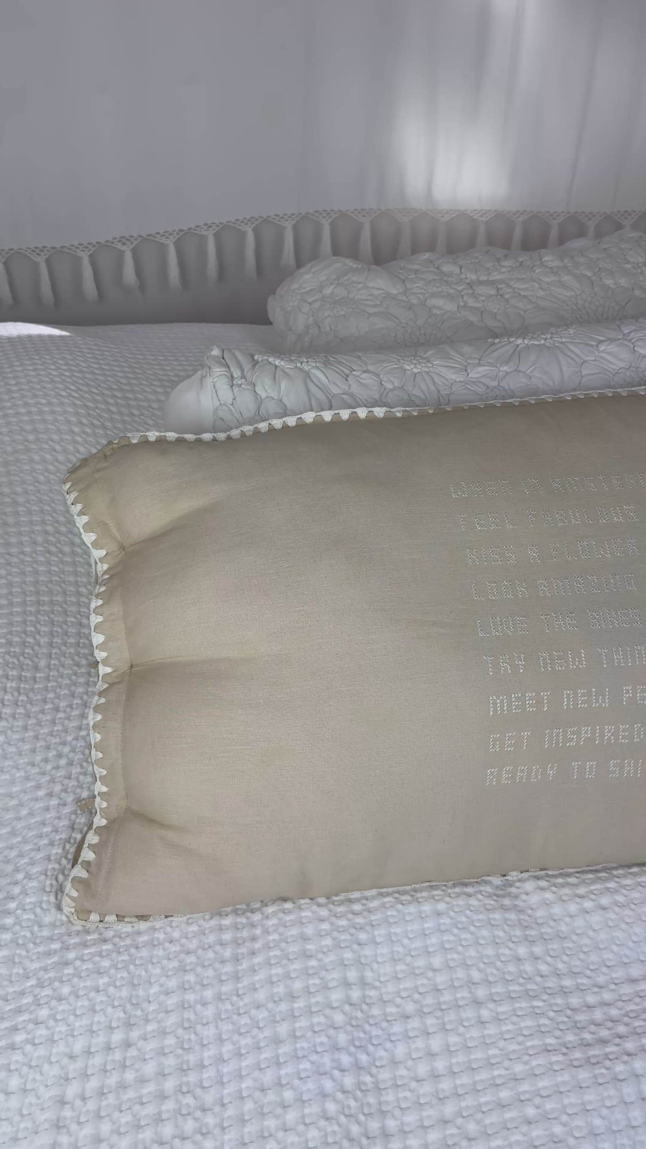 Video laden: Linnen Kussen + Vulling | Wanneer in Amsterdam | Natuurlijk