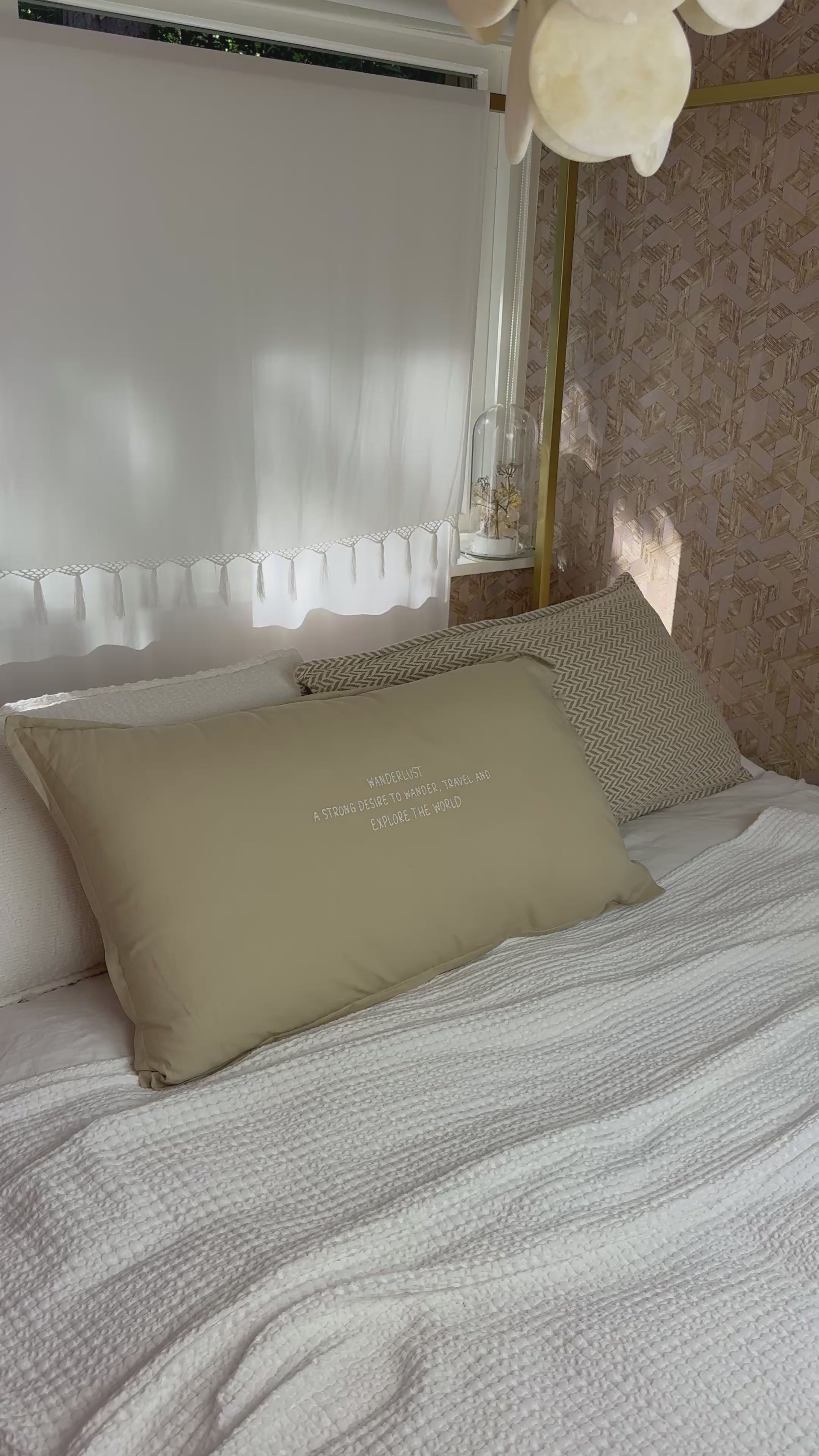 Load video: Linnen Pillow + Filling | Wanderlust | Natural