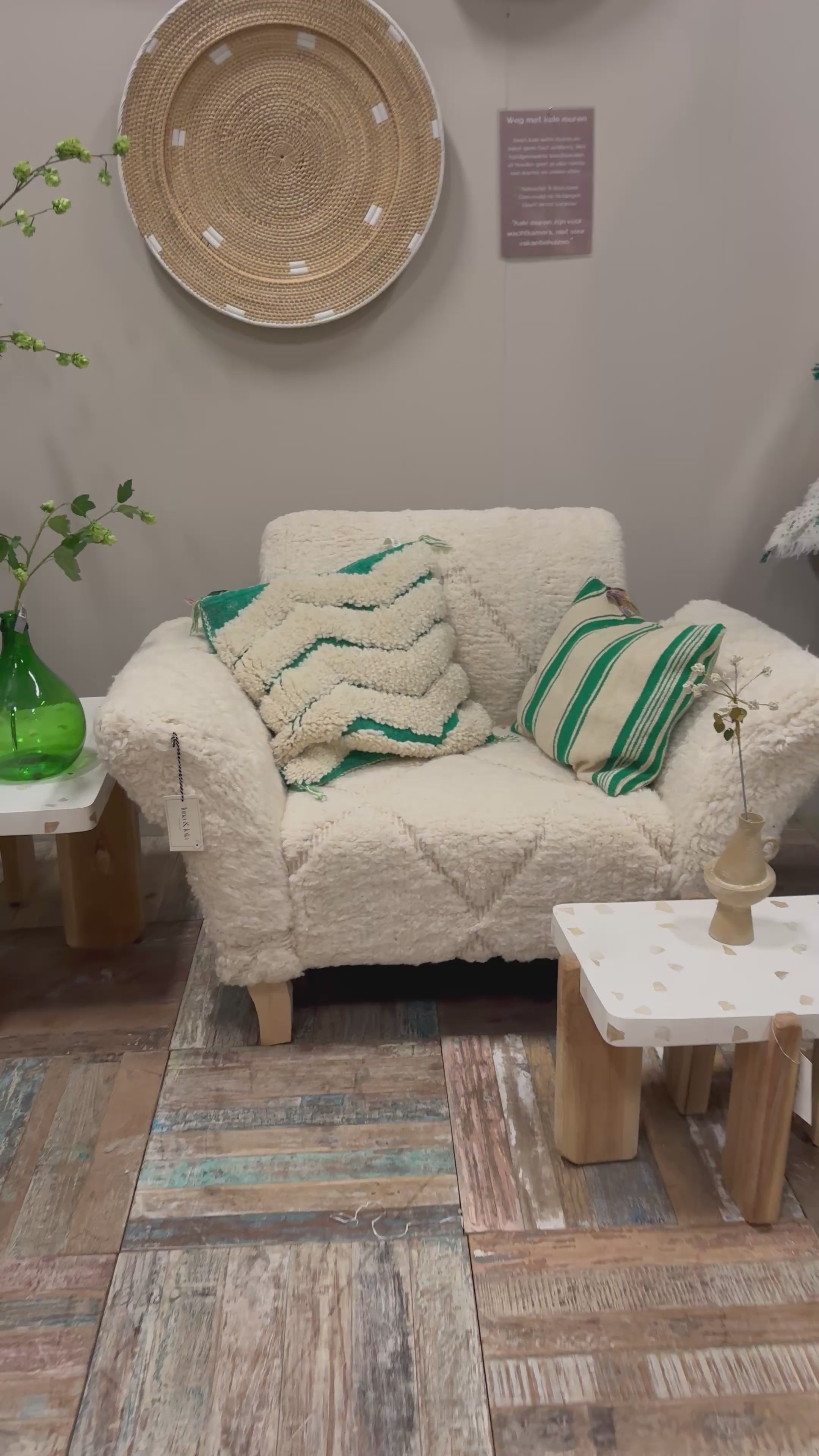 Video laden: Unieke Fauteuil + poef Berber – 130 breed x 80 cm diep x 85 cm hoog