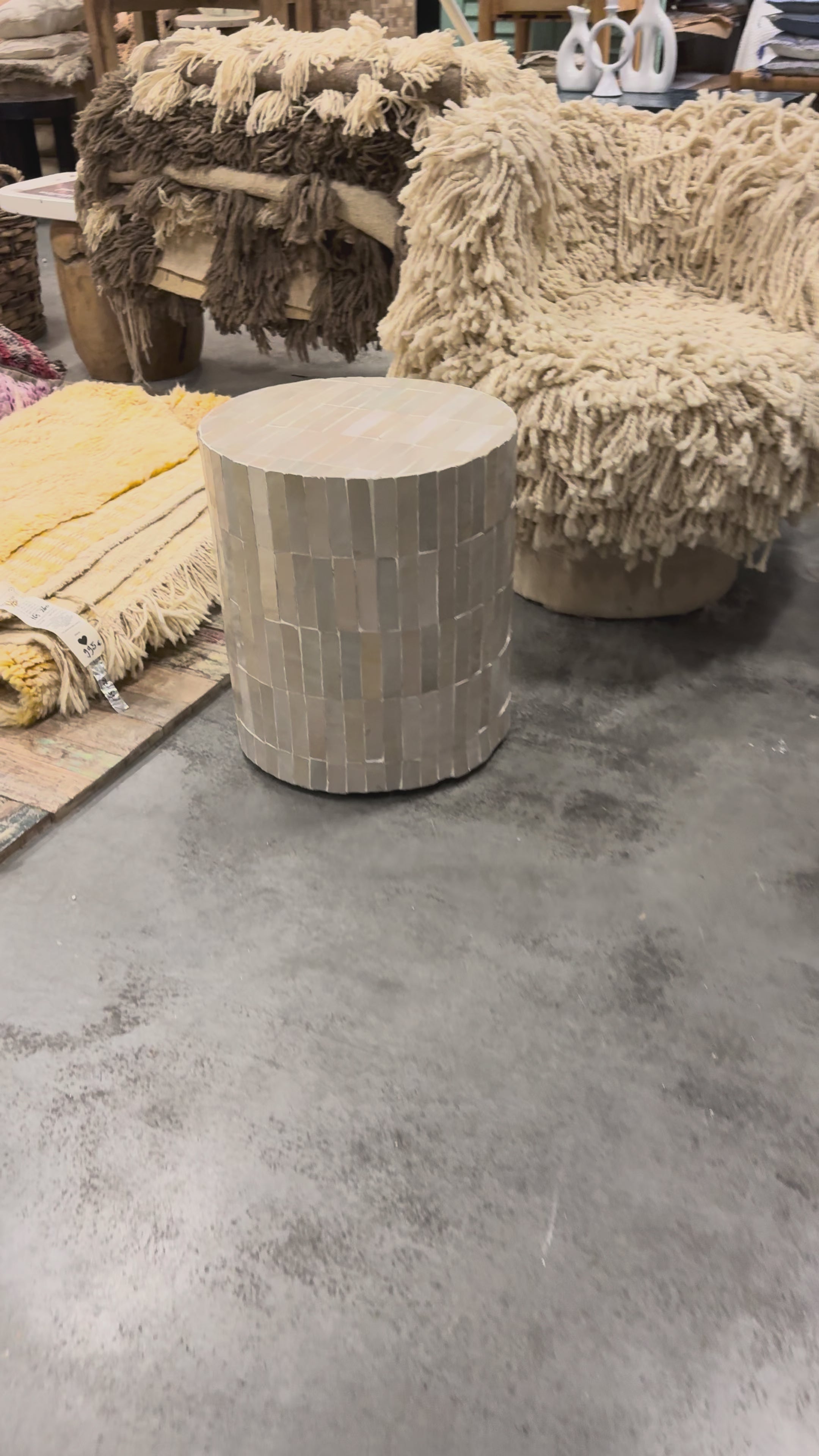 Speel de video af Tegeltjes kubus tafel - beige- 40 cm - uniek exemplaar