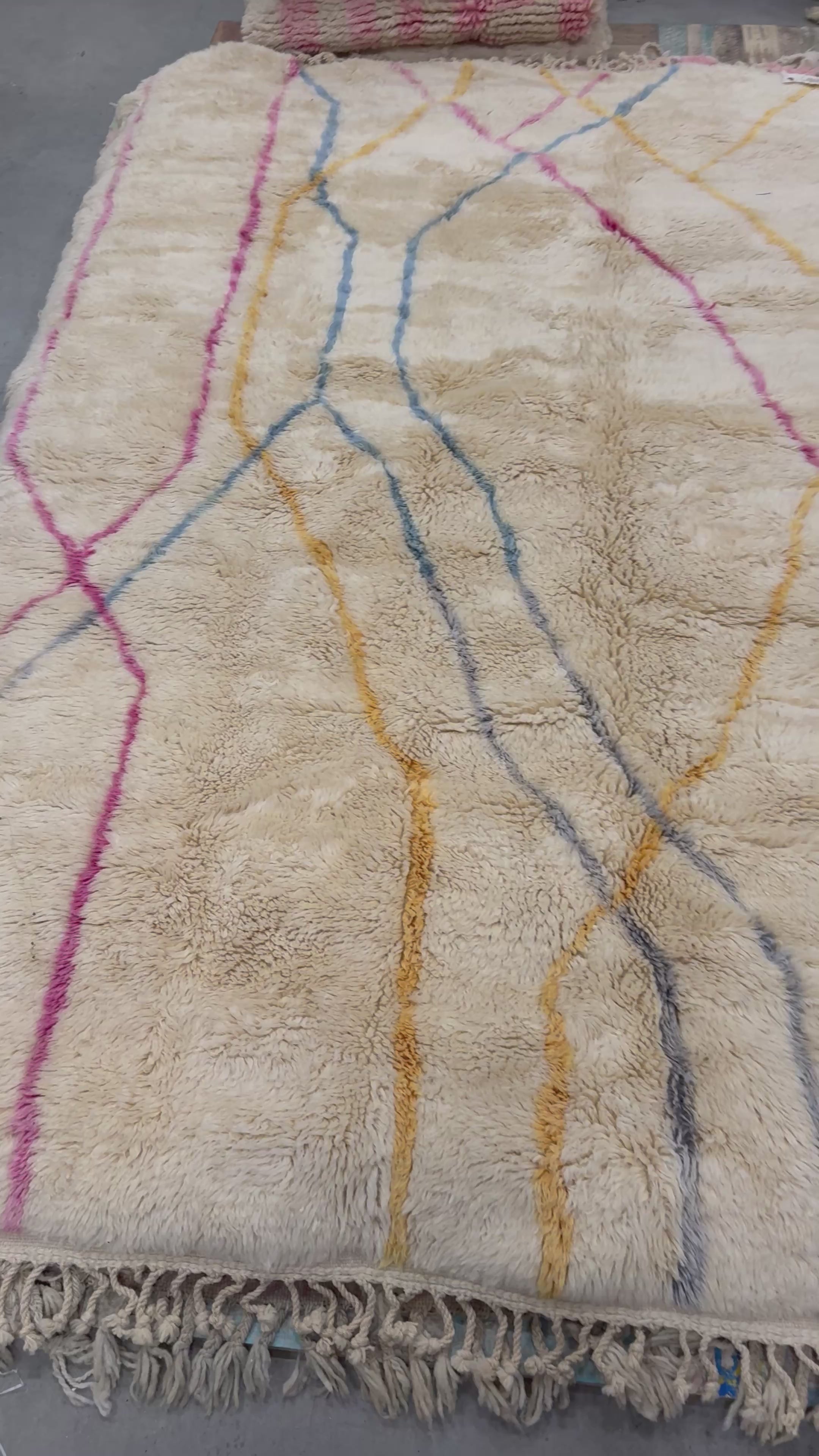 Speel de video af Kleed naturel - 100% Wol | 270  x 170 cm - uniek exemplaar