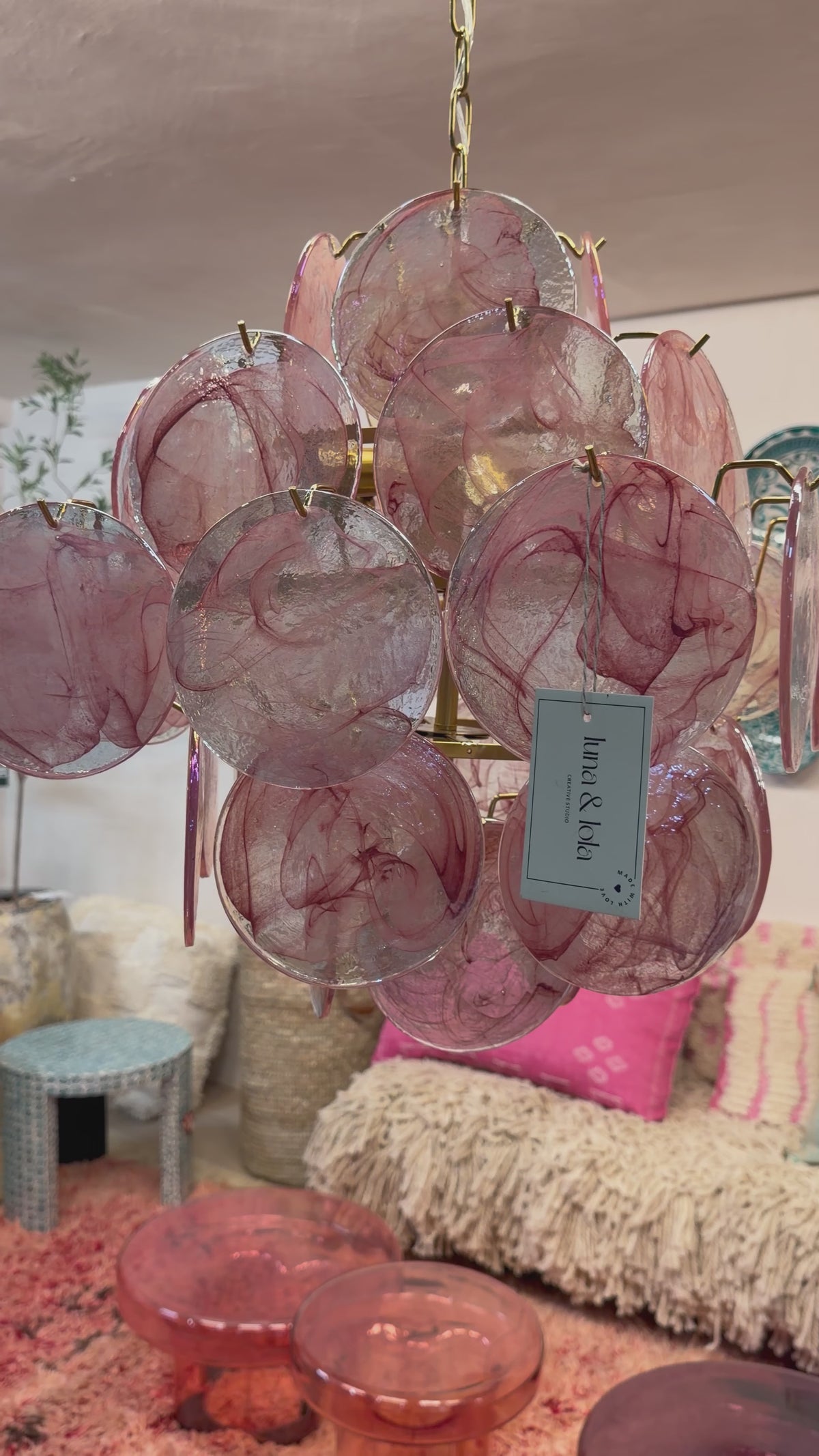 Video laden: Serenissima · Murano Mundgeblasene Glas-Pendelleuchte · Rosa · 45 x 45 cm