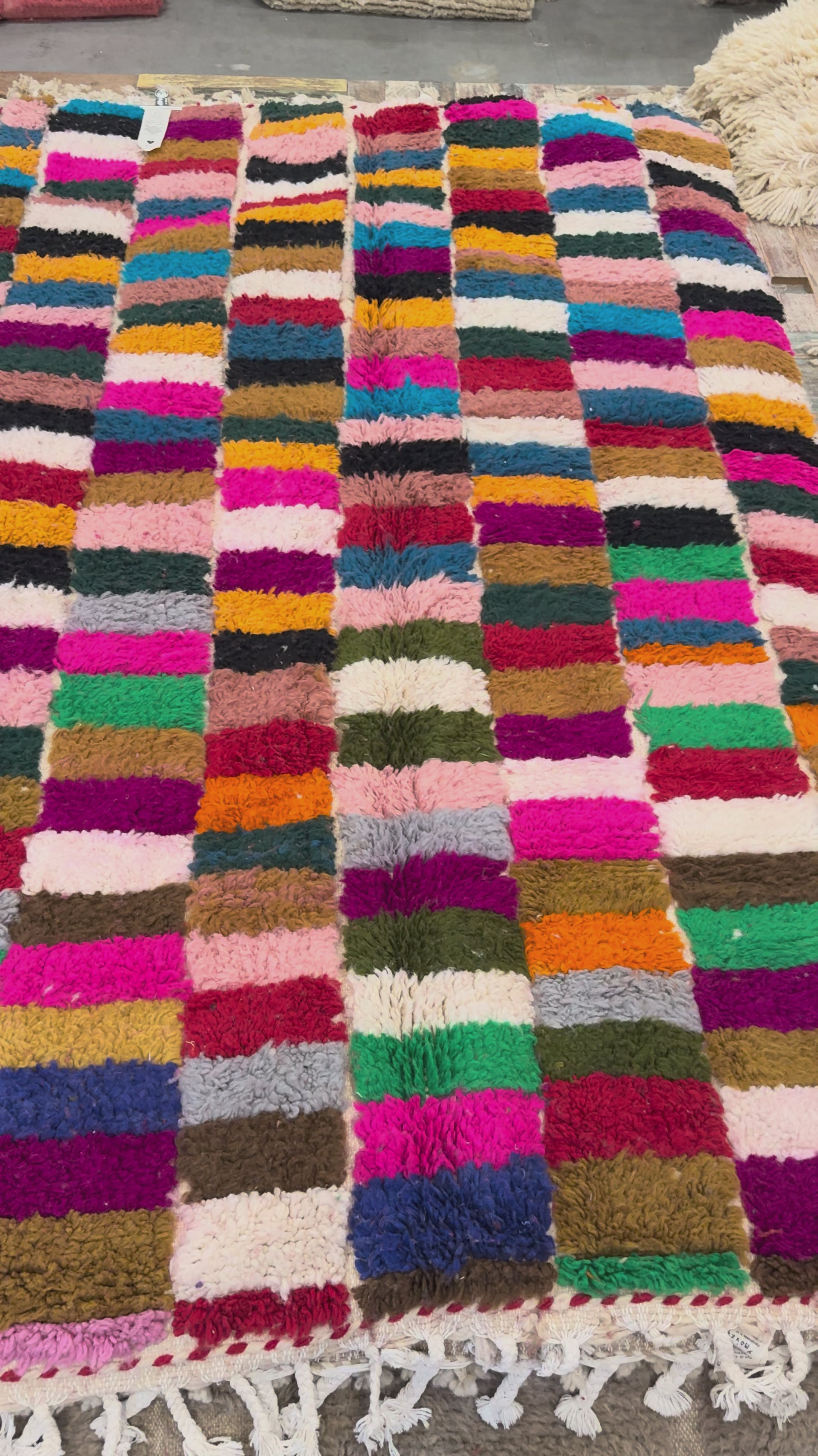 Video laden: Azrou · Handgeknoopt Wollen Vloerkleed · 260 x 155 cm · Naturel