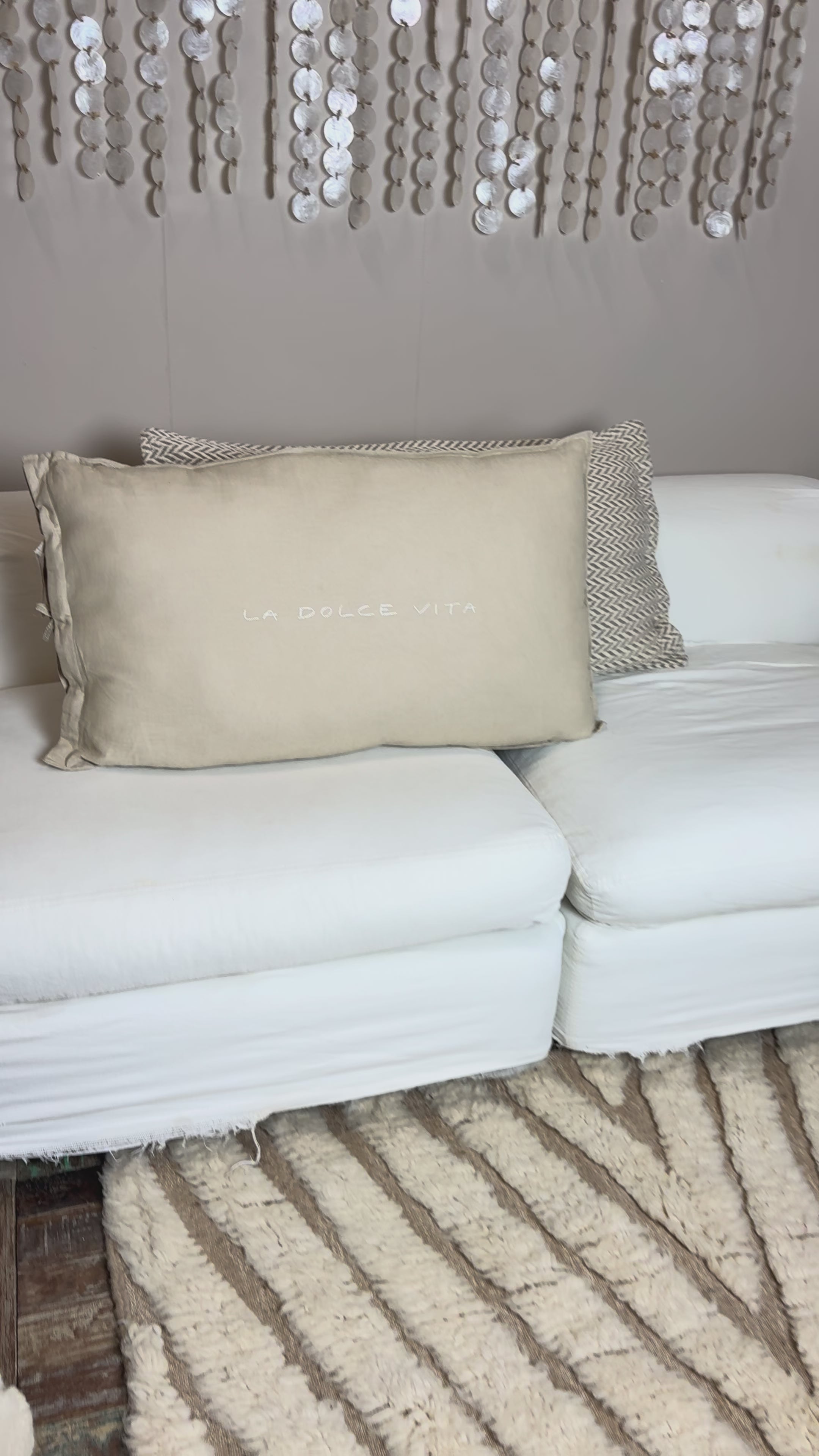 Load video: Linnen Pillow + Filling | La Dolce Vita | Natural