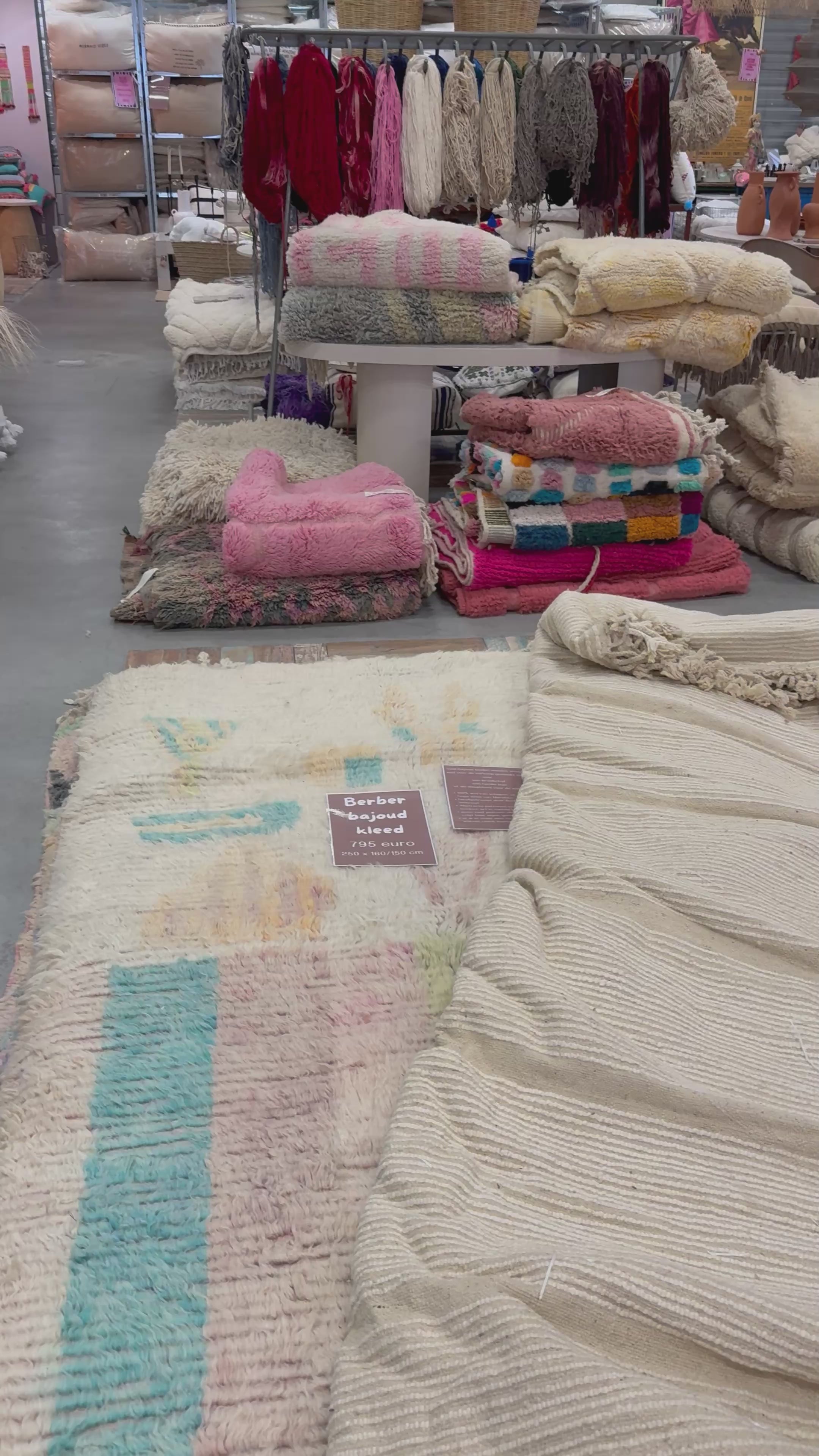 Video laden: Skoura · Berber Wollen Meesterwerk · Naturel