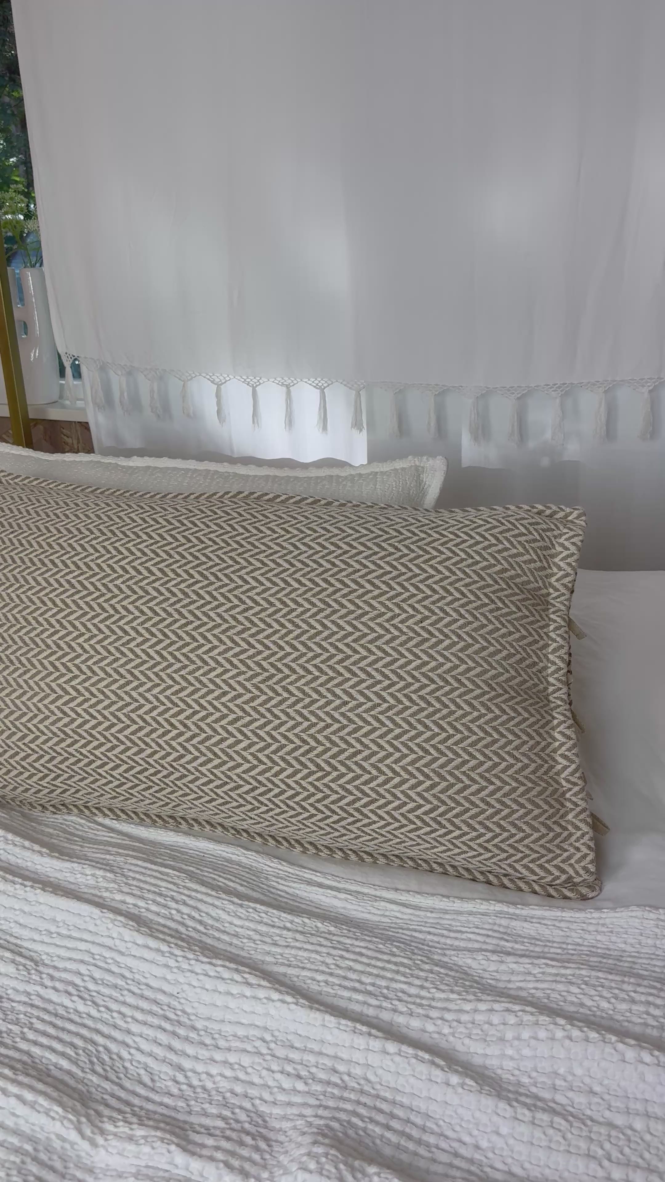 Video laden: Linnen Pillow + Filling | Jacquard naturel and white