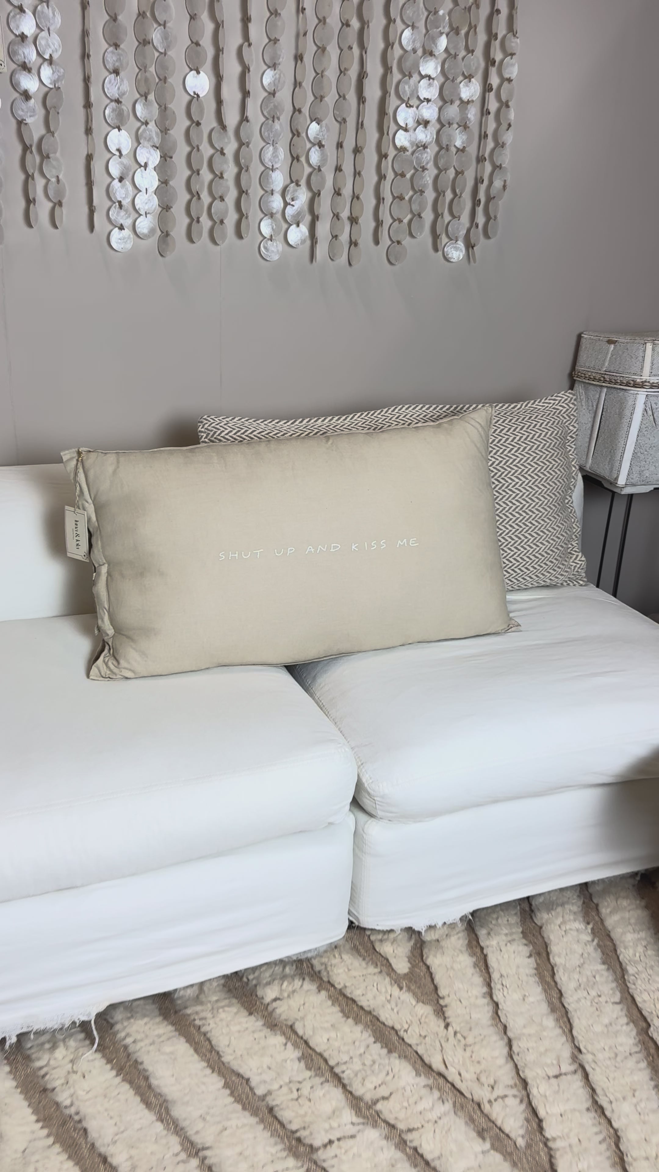 Speel de video af Linnen kussen + binnenkussen | Shut Up And Kiss Me | Naturel